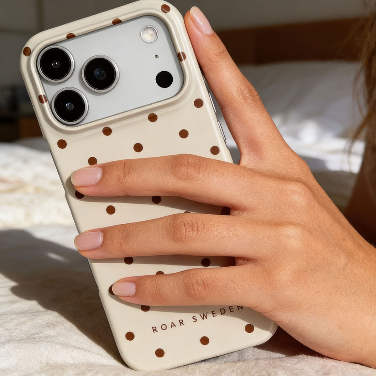 Mocha Dots - Slim case – Item 25 of 26